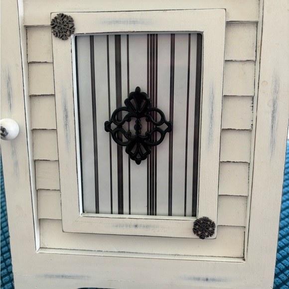 Farmhouse White Distressed 4X6 Photo Frame Wash Board Knob Medallions Desk Top - Picture 4 of 4